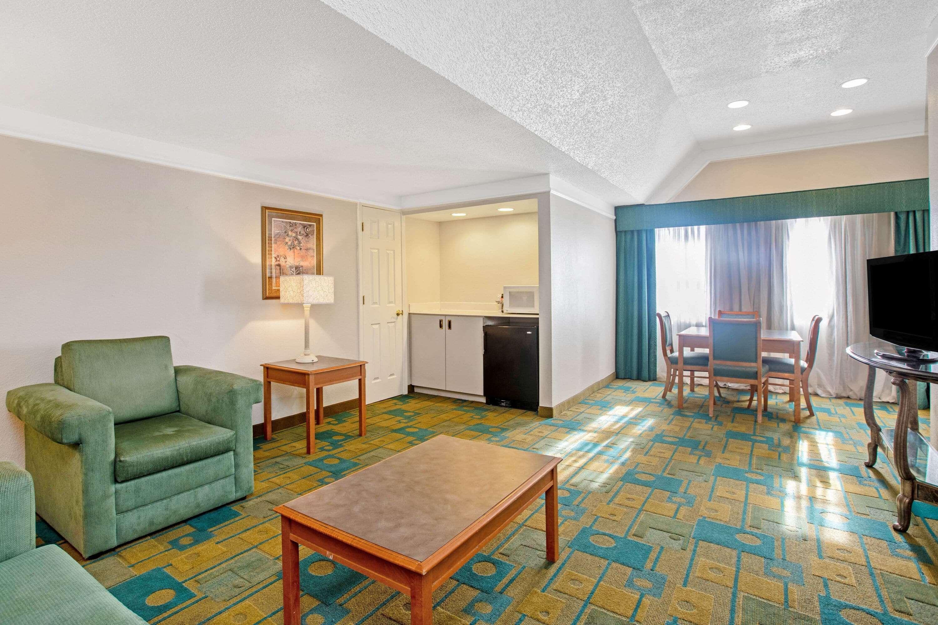 La Quinta Inn By Wyndham El Paso Cielo Vista Экстерьер фото
